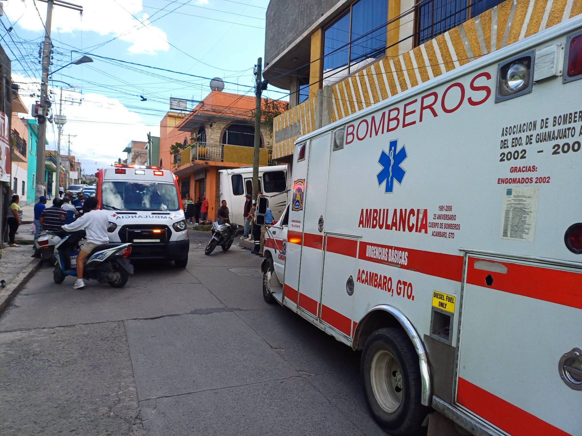 Accidente entre dos motocicletas deja tres personas lesionadas en Acámbaro